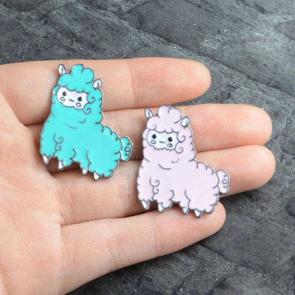 Pink Alpaca Alpacasso Enamel Pin (BUNDLE AND SAVE!!!) - Picture 5 of 6
